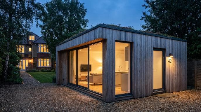 Self-contained garden annexe with kitchen and living area in London